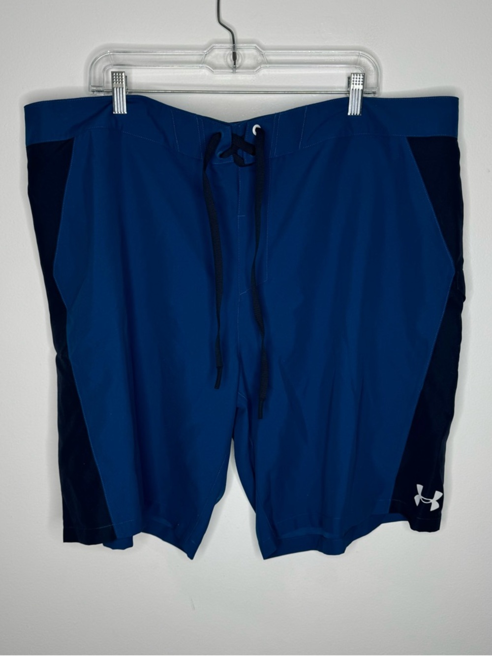 Under Armour HeatGear Blue Board Shorts Men’s Size 44 Loose Fit Performance Swim